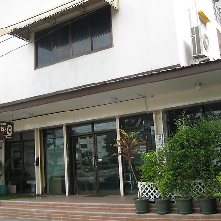 Rest 3 Vandrarhem Bangkok Exteriör bild